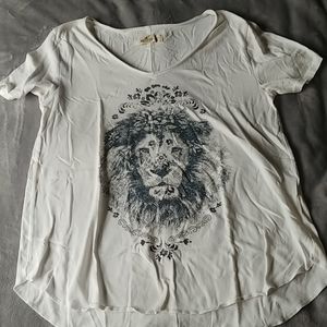 🌻2/$15🌻 Hollister White Lion T-Shirt